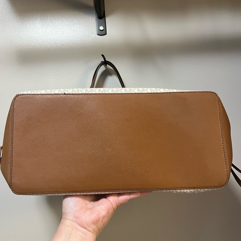 Michael Kors Tan and Cream Signature Tote - Picture 3 of 7